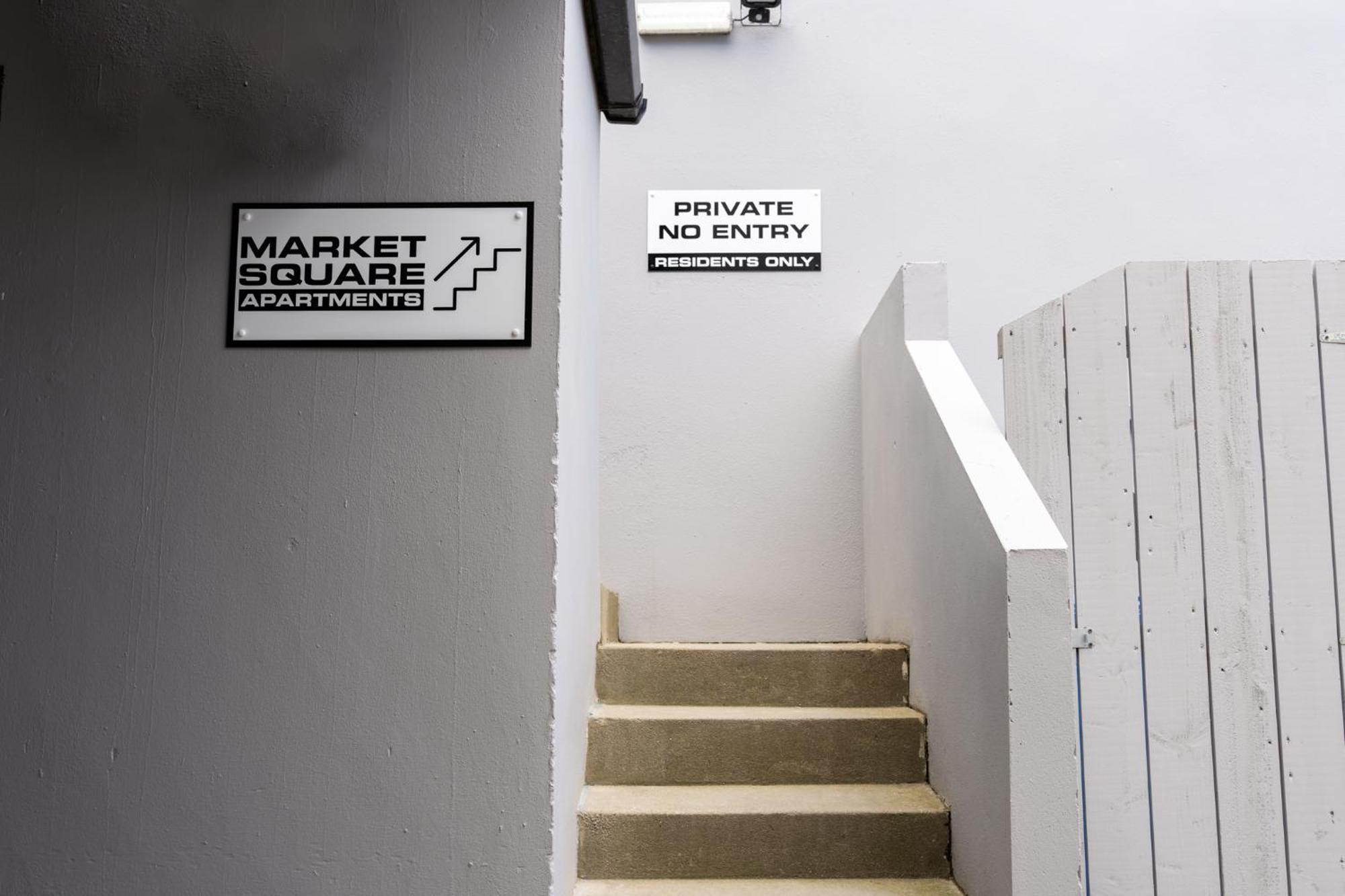 Market Square Apartments בושמילס מראה חיצוני תמונה
