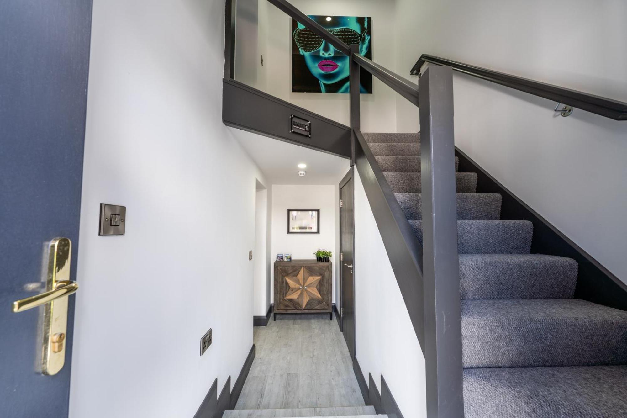 Market Square Apartments בושמילס מראה חיצוני תמונה